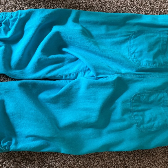 Woman’s Blouse - Picture 4 of 7